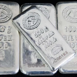 Silver Price Prognosis: Bullish Trend Approaches Important Resistance at $33.70 with Geopolitical Tensions and Weaker Greenback