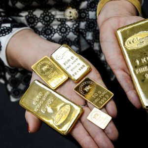 Gold Falls on Robust US Jobs Data but Remains Ahead of Key Fed Meeting