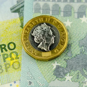 Pound Sterling Weakens as UK Retail Sales Fall Short, BoE Rate Cut Expectations Intensify