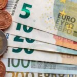 Gold Prices Rise as Fed Rate Cut Speculation Increases and Geopolitical Trade Uncertainty Drives Safe-Haven Demand