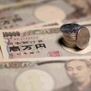 Japanese Yen Remains Stable as BoJ-Fed Policy Divergence Offset Geopolitical Hopes