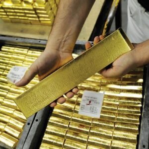 Gold Slips as Hawkish Fed, Robust USD, and Russia-Ukraine Peace Hopes Dampen XAU/USD